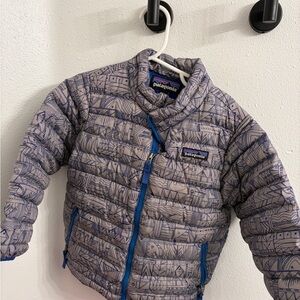 Patagonia puffer jacket. Has a snag on the front of jacket, please see pictures.